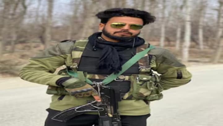Indian Army jawan goes missing in J&K's Kulgam, blood stains found in his car