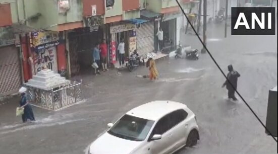 Heavy rains batter Gujarat; Junagadh among worst-hit Heavy rains batter Gujarat; Junagadh among worst-hit