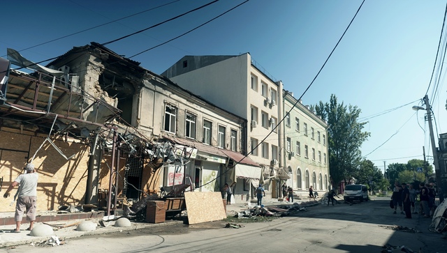 Of smoke and mirrors: Ukrainians wish to be back in their homes soon, but what is stopping them? Of smoke and mirrors: Ukrainians wish to be back in their homes soon, but what is stopping them?