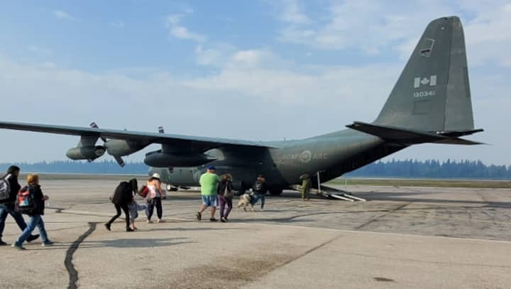 Canada's Yellowknife residents ordered to evacuate as wildfires advance