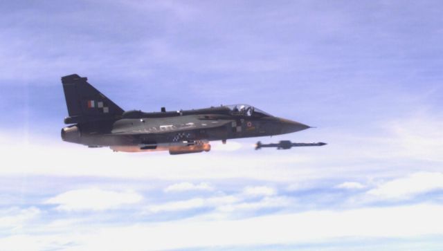 LCA Tejas successfully test-fires indigenous ASTRA missile off Goa coast LCA Tejas successfully test-fires indigenous ASTRA missile off Goa coast