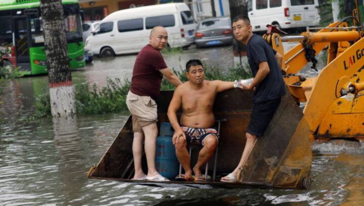 As floodwaters recede, Chinese city faces 'bitter' days ahead As floodwaters recede, Chinese city faces 'bitter' days ahead
