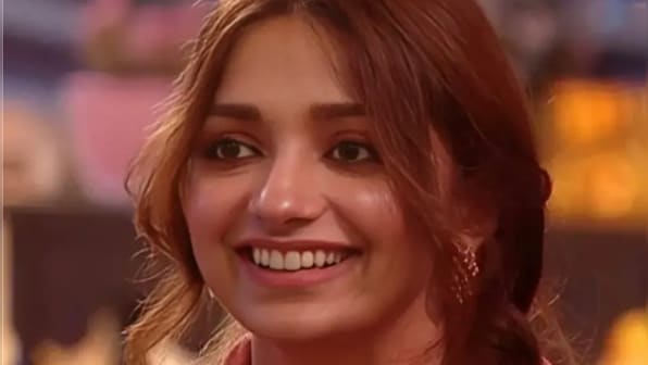 Bigg Boss Ott 2 Jiya Shankar Evicted In Mid Week Elimination Ahead Of Finale Firstpost 