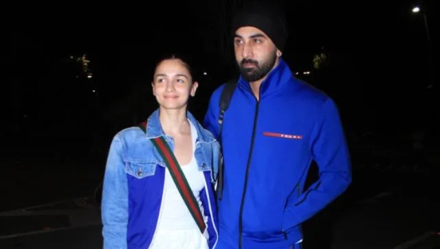 Alia Bhatt and Ranbir Kapoor pose adorably at airport amid internet's 'toxic relationship' tag Alia Bhatt and Ranbir Kapoor pose adorably at airport amid internet's 'toxic relationship' tag