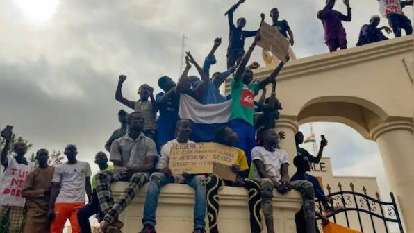 Coup backers rally in Niger as security concerns increase