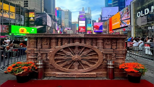 Vikas Khanna unveils replica of Konark Temple Wheel in New York’s Times Square; internet reacts