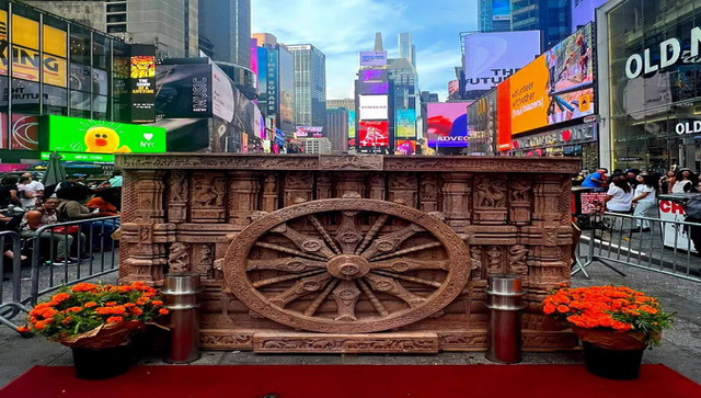Vikas Khanna unveils replica of Konark Temple Wheel in New York’s Times Square; internet reacts Vikas Khanna unveils replica of Konark Temple Wheel in New York’s Times Square; internet reacts