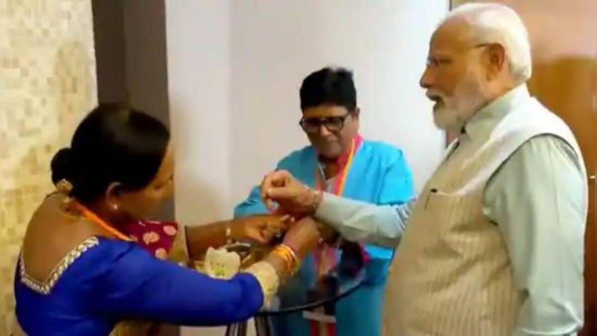 South Africa: Women members of Indian diaspora tie 'Rakhi' to PM Modi ...