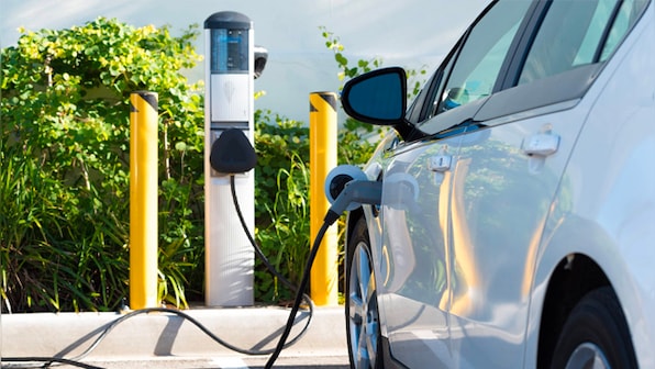 India goes bullish on EVs, boasts 120% growth in EVs, 400% in hybrids