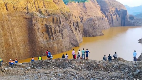25 killed, 14 missing after Jade mine landslide in Myanmar