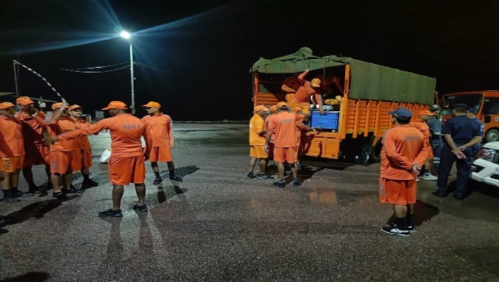 Himachal: 10 people, including five forest department officials, trapped in Mandi dam