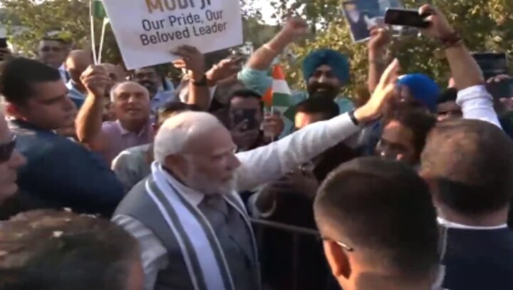 WATCH: Indian diaspora warmly greets PM Modi on his arrival in Greece