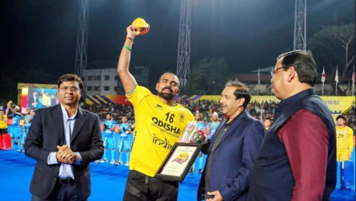 Asian Champions Trophy: India goalkeeper PR Sreejesh felicitated for completing 300 international games; Watch video Asian Champions Trophy: India goalkeeper PR Sreejesh felicitated for completing 300 international games; Watch video