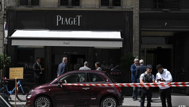 Armed gang pulls off over $11 million heist at luxury French store Armed gang pulls off over $11 million heist at luxury French store