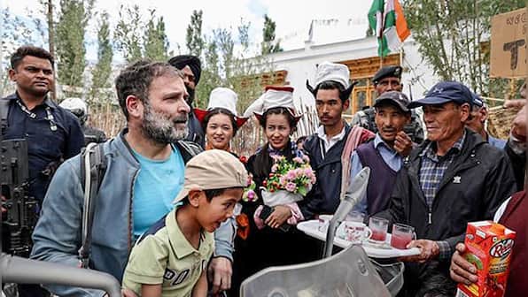 Despite trying hard, Rahul Gandhi can’t do ordinariness; the dynast’s mass outreach programs smack of insincerity