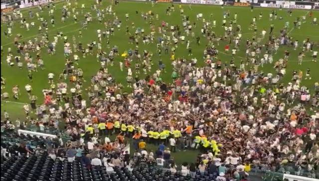 Juventus fans storm stadium pitch to protest against potential Romelu Lukaku signing Juventus fans storm stadium pitch to protest against potential Romelu Lukaku signing