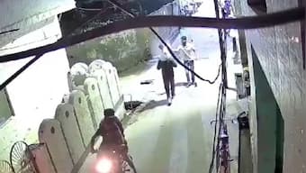 Man carrying daughter on shoulders shot at close range in UP's Shahjahanpur, crime caught on video