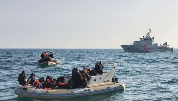 UK considering fitting unauthorised asylum seekers with 'electronic tags'