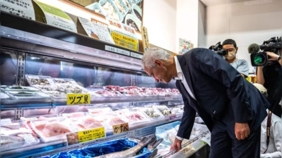 US ambassador to Japan visits Fukushima, expects US support in seafood dispute