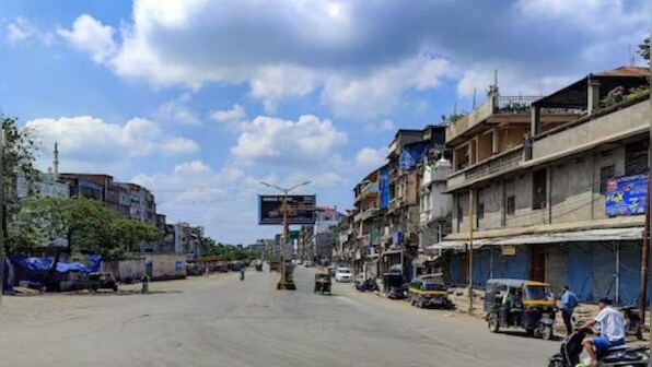 Manipur: Authorities withdraw curfew relaxations in Imphal following fresh clashes