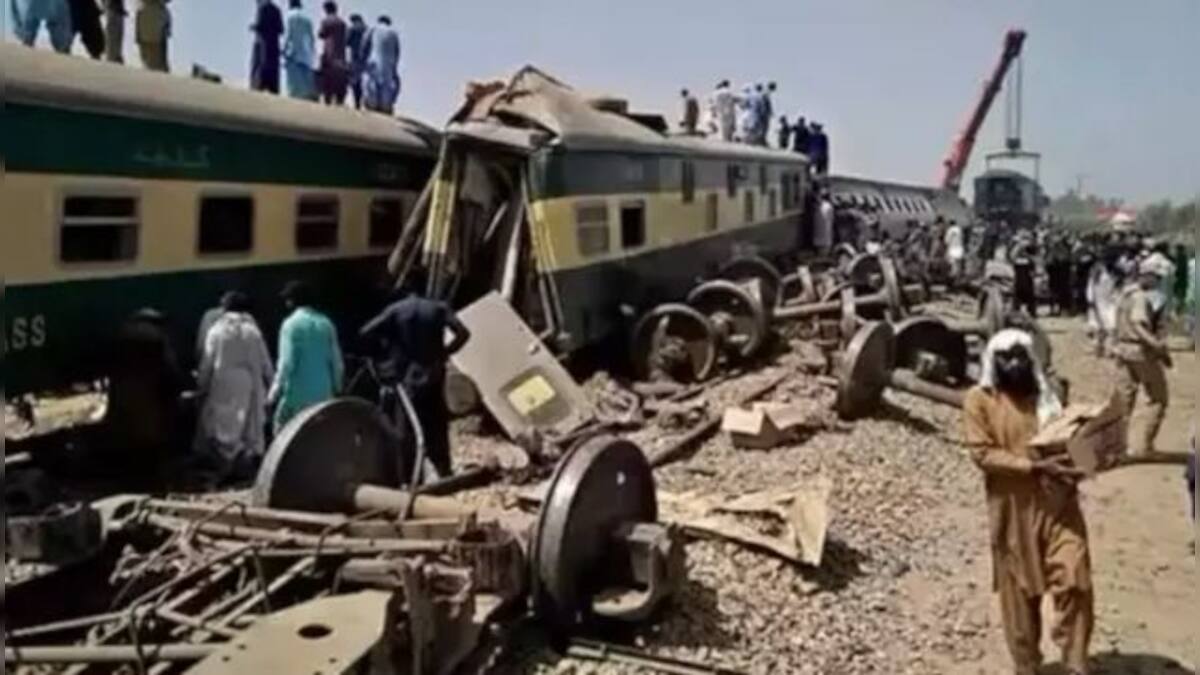 Pakistan: Around 30 dead, 80 injured as Hazara Express derails near ...
