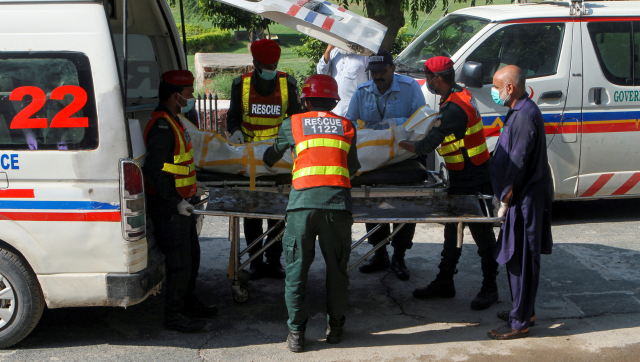 Pakistan: Fire engulfs bus following collision with fuel truck in Punjab; 18 dead Pakistan: Fire engulfs bus following collision with fuel truck in Punjab; 18 dead