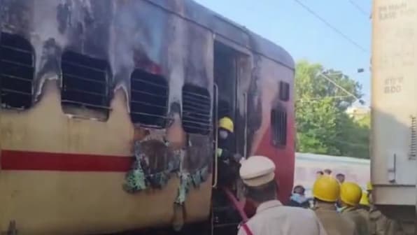 WATCH: Fire breaks out in Bharat Gaurav tourist train near Madurai, leaves 10 dead, several injured