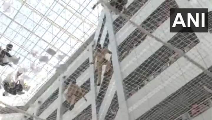 WATCH: Farmers jump in the well of Maharashtra Mantralaya building, use safety nets as bouncy WATCH: Farmers jump in the well of Maharashtra Mantralaya building, use safety nets as bouncy