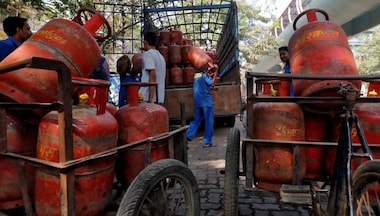 After domestic LPG price reduction, commercial LPG prices cut by Rs 158