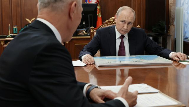 'No dark horses': Kremlin tries to bar candidates younger than Putin to run in presidential polls 'No dark horses': Kremlin tries to bar candidates younger than Putin to run in presidential polls