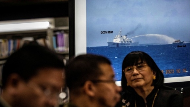 China urges Philippines to immediately tow its vessel from Ren'ai Reef China urges Philippines to immediately tow its vessel from Ren'ai Reef