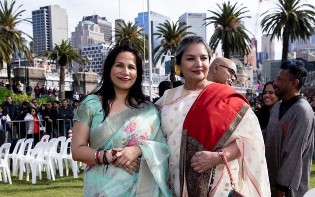 Shabana Azmi Celebrates The Indian Independence Day Hosting The Tri ...