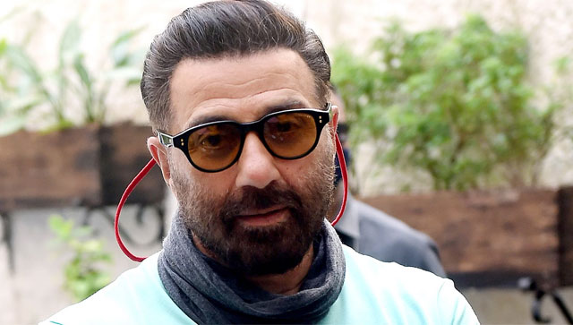 Sunny Deol on Bollywood: 'Everyone comes and hugs you, meets you like they love you, all that is fake' Sunny Deol on Bollywood: 'Everyone comes and hugs you, meets you like they love you, all that is fake'