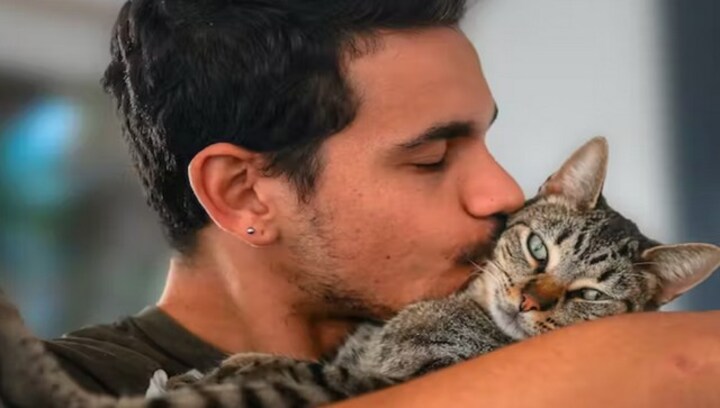 Is kissing your pets really safe?