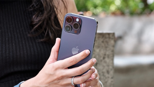 Apple stocks take a mighty tumble after China authorities banned iPhones in their offices Apple stocks take a mighty tumble after China authorities banned iPhones in their offices