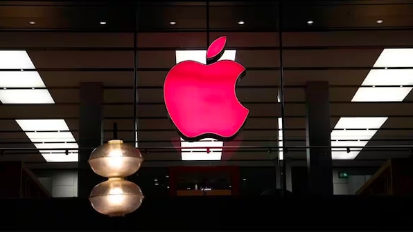 Apple’s AI team is burning over $1 mn a day, is on a hiring spree recruiting from Google, OpenAI
