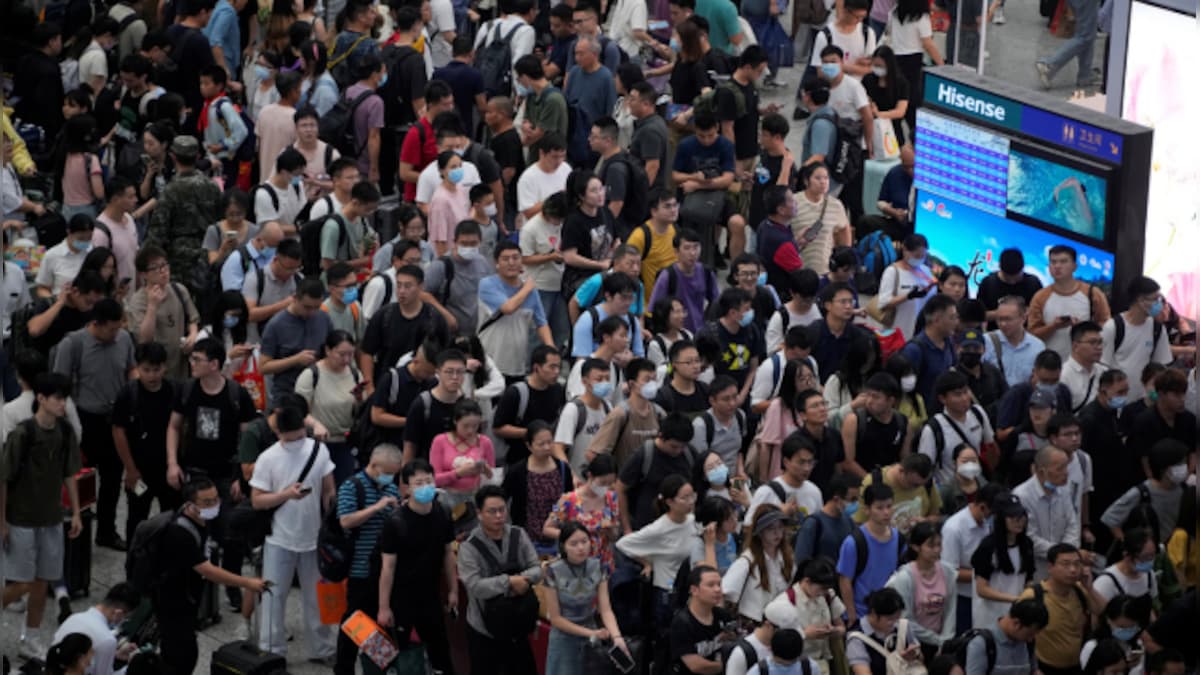 As economic decline hits, record number of Chinese to spend holidays at home