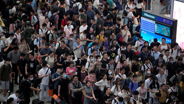 As economic decline hits, record number of Chinese to spend holidays at home As economic decline hits, record number of Chinese to spend holidays at home