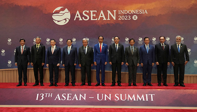 East Asia Summit avoids a fumble as big powers give it a miss East Asia Summit avoids a fumble as big powers give it a miss