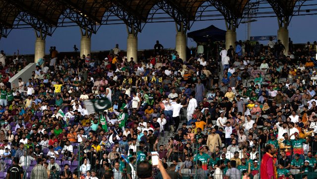 Asia Cup 2023: Floodlight failure causes delay during Pakistan vs Bangladesh Super Four match in Lahore Asia Cup 2023: Floodlight failure causes delay during Pakistan vs Bangladesh Super Four match in Lahore