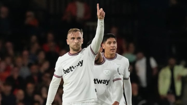 European football roundup: West Ham go top of Premier League; Milan maintain perfect start in Serie A