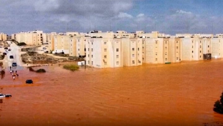 Storm Daniel sweeps Libya, over 2000 people feared dead