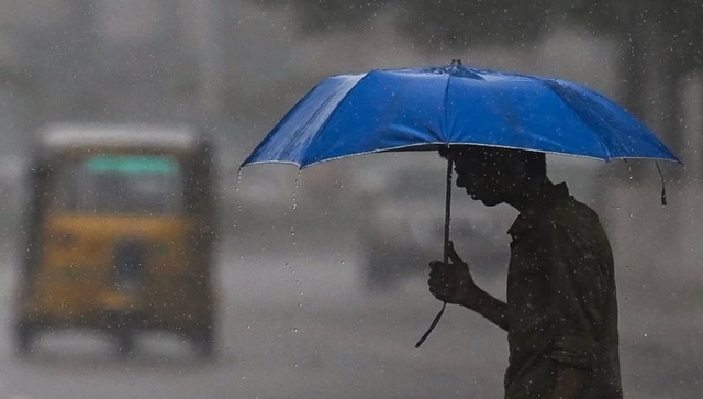 Heavy rains continue to lash Kerala, 'yellow alert' issued across state Heavy rains continue to lash Kerala, 'yellow alert' issued across state