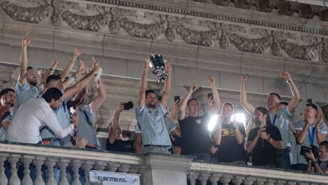 Novak Djokovic breaks down during US Open title celebration in Serbia - WATCH Novak Djokovic breaks down during US Open title celebration in Serbia - WATCH