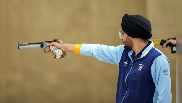  Gagan Narang consoles shooter Sarabjot Singh after qualification heartbreak