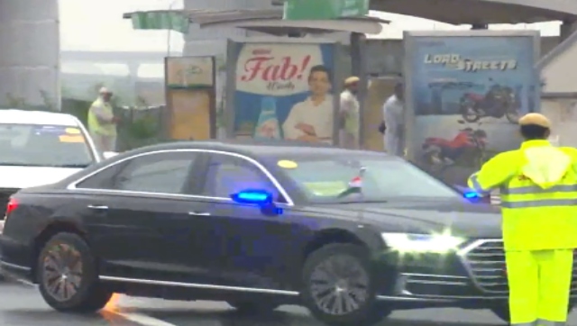 WATCH: UK Prime Minister Rishi Sunak, wife Akshata Murthy visit Delhi's Akshardham temple WATCH: UK Prime Minister Rishi Sunak, wife Akshata Murthy visit Delhi's Akshardham temple