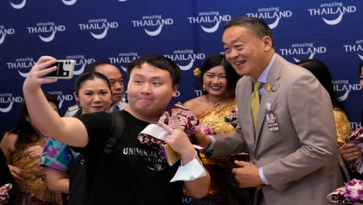 Thailand receives first Chinese visitors under new visa-free policy to boost tourism