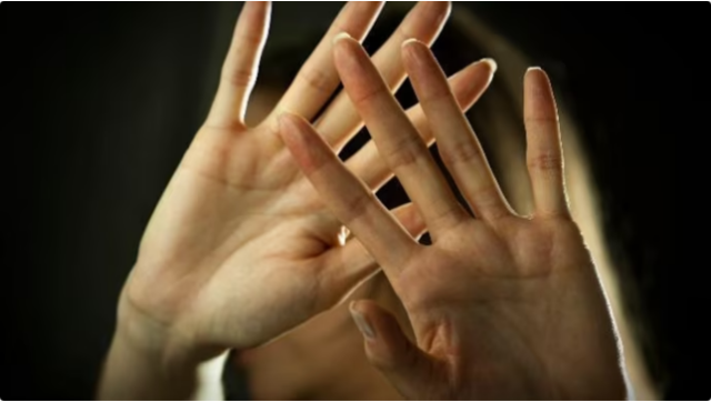 Mumbai: Out on bail, 'molester' shows up at victim's house, asks case to be withdrawn; says police gave address Mumbai: Out on bail, 'molester' shows up at victim's house, asks case to be withdrawn; says police gave address