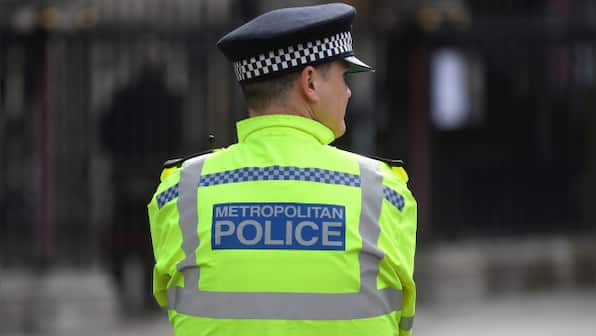 UK: Hundreds of Met police officers give up arms, patrol duties after colleague charged for rapper's murder
