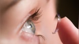 Contact lens-related eye infection puts UK woman's vision at risk